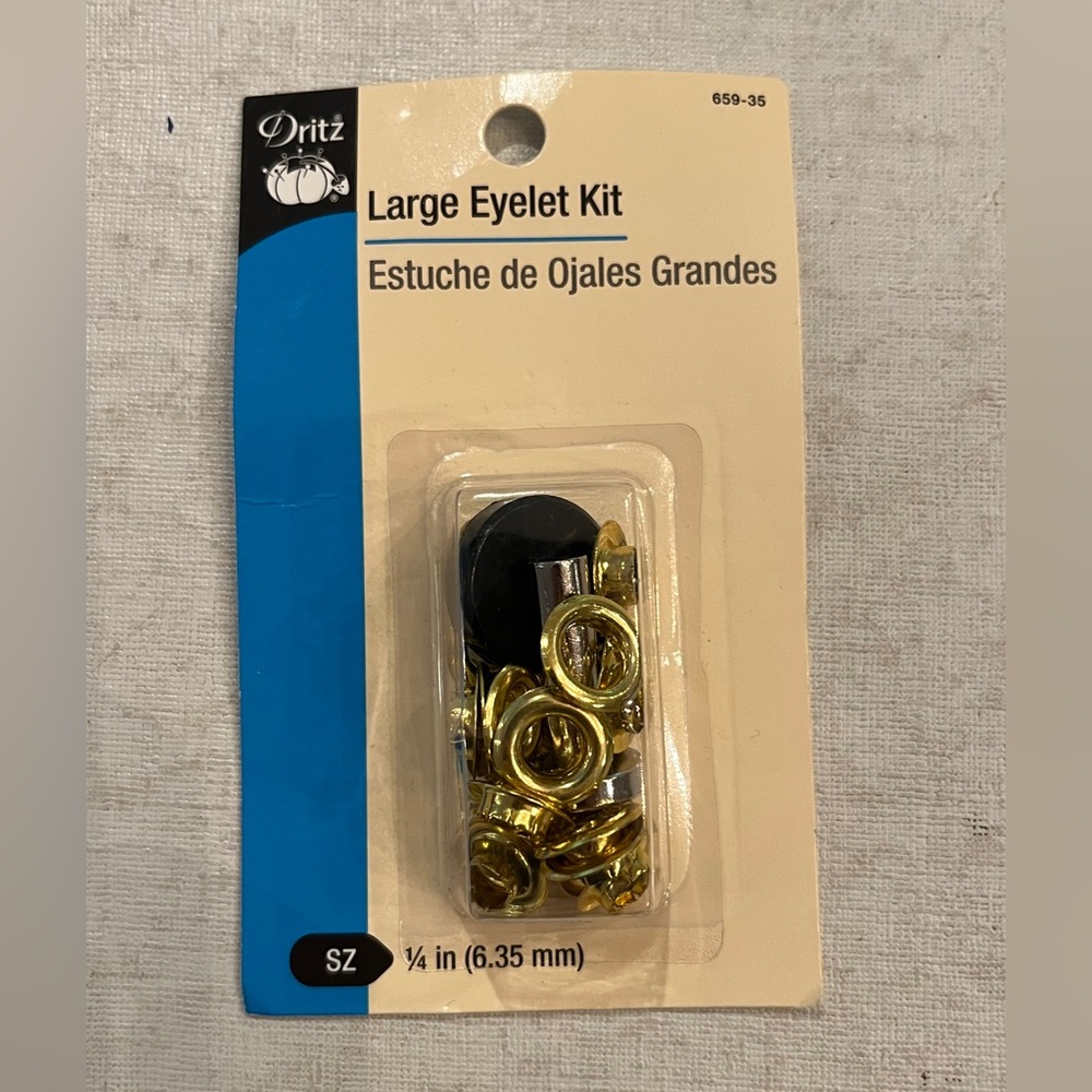 Dritz Large Eyelet Kit with Gold Eyelets.